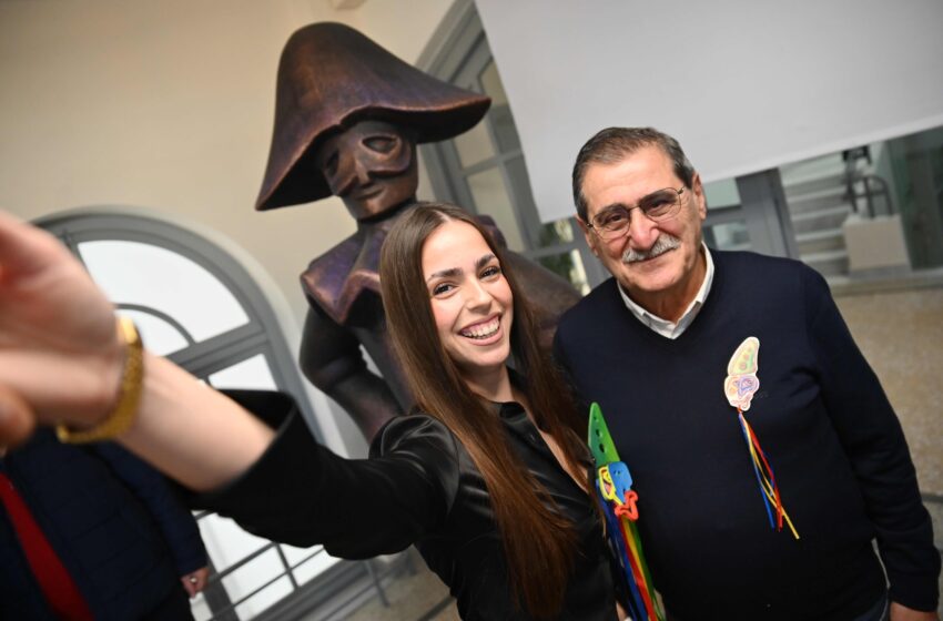  Πάτρα: Με ποια βγάζει σέλφι ο Δήμαρχος Κώστας Πελετίδης;