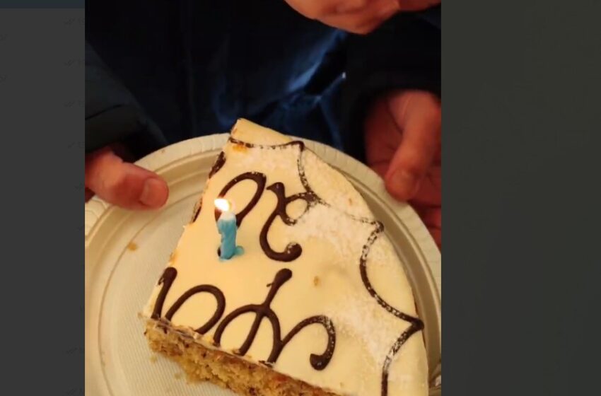  Πάτρα: Ο γνωστός δημοσιογράφος που γιόρτασε γενέθλια…στο μπλόκο αγροτών – βιντεο