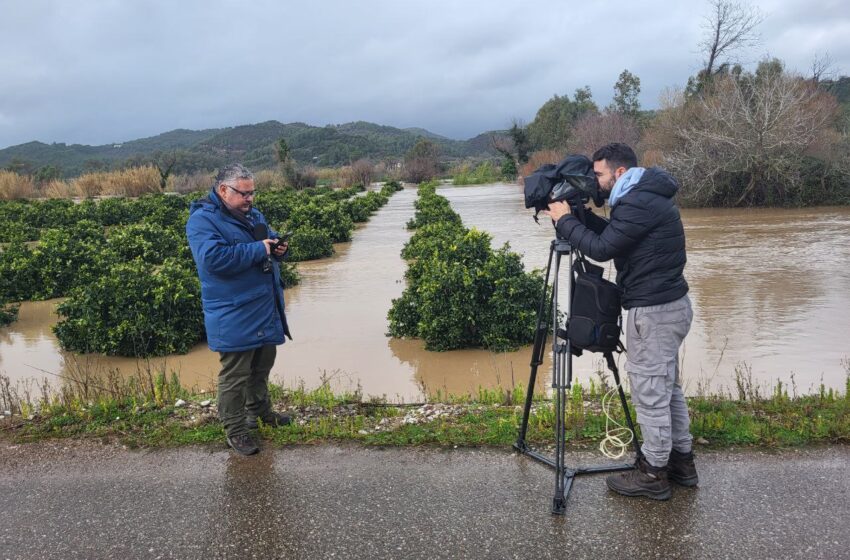  Πάτρα: Εκανε ζωντανή σύνδεση… και έπεφτε δένδρο πίσω του