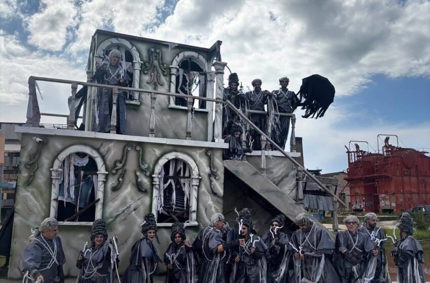  Το πρώτο βραβείο παρέλασης στο εκπληκτικό Νο 94