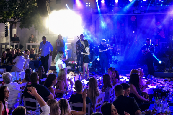  Πάτρα: Πρώτη ανακοίνωση με Ιουλία Καλλιμάνη για καλοκαιρινό κλαμπ